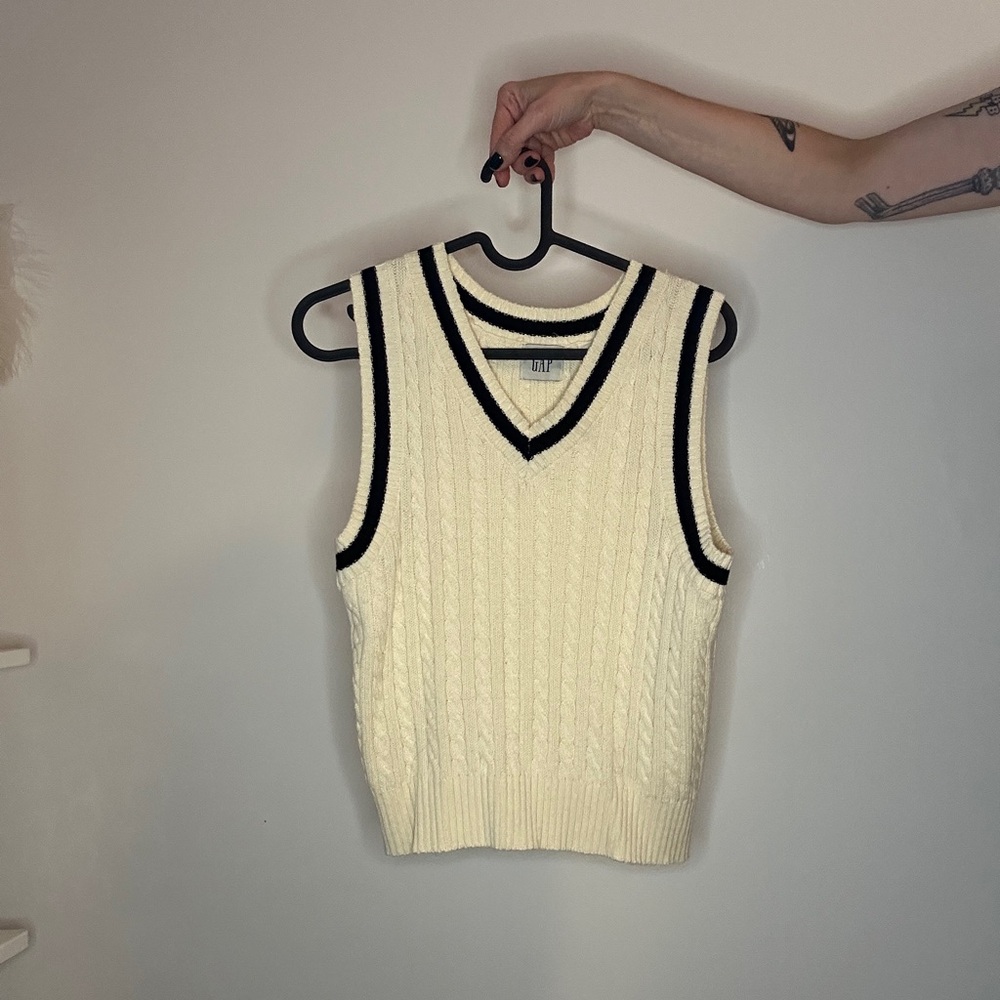 GAP Cream and Black Cable Knit Sweater